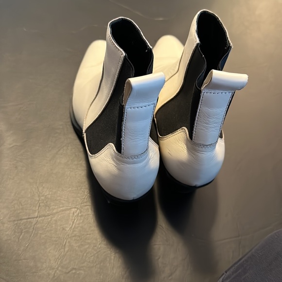 Everlane White Boot - Picture 2 of 5